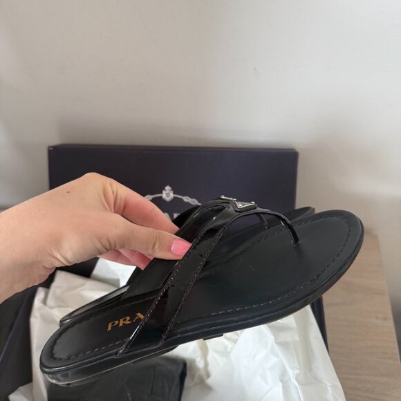 NWT Prada Thong Flat Sandals Black Leather Triangle Logo Sz 35 - Picture 8 of 10